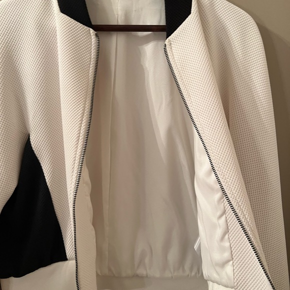 Stunning Bomber Jacket - Picture 3 of 6